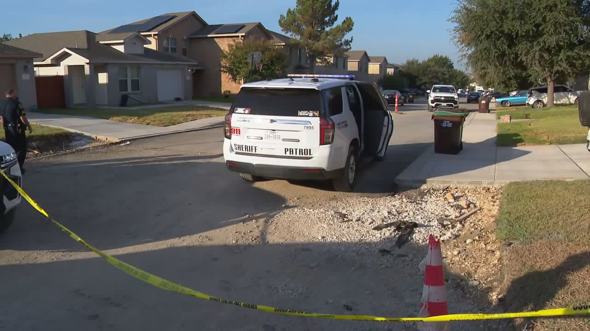 Homicide investigation : Young man killed after possible shootout, high-speed crash in Far Northeast Side neighborhood