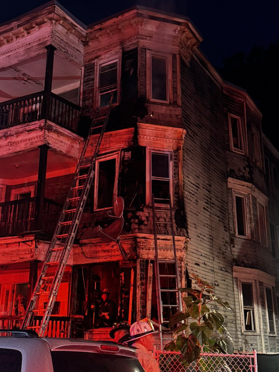 Heavy fire has been knocked down at Baird St fire. Firefighters are opening walls on all 3 floors checking for extension. All residents &amp; pets have been evacuated