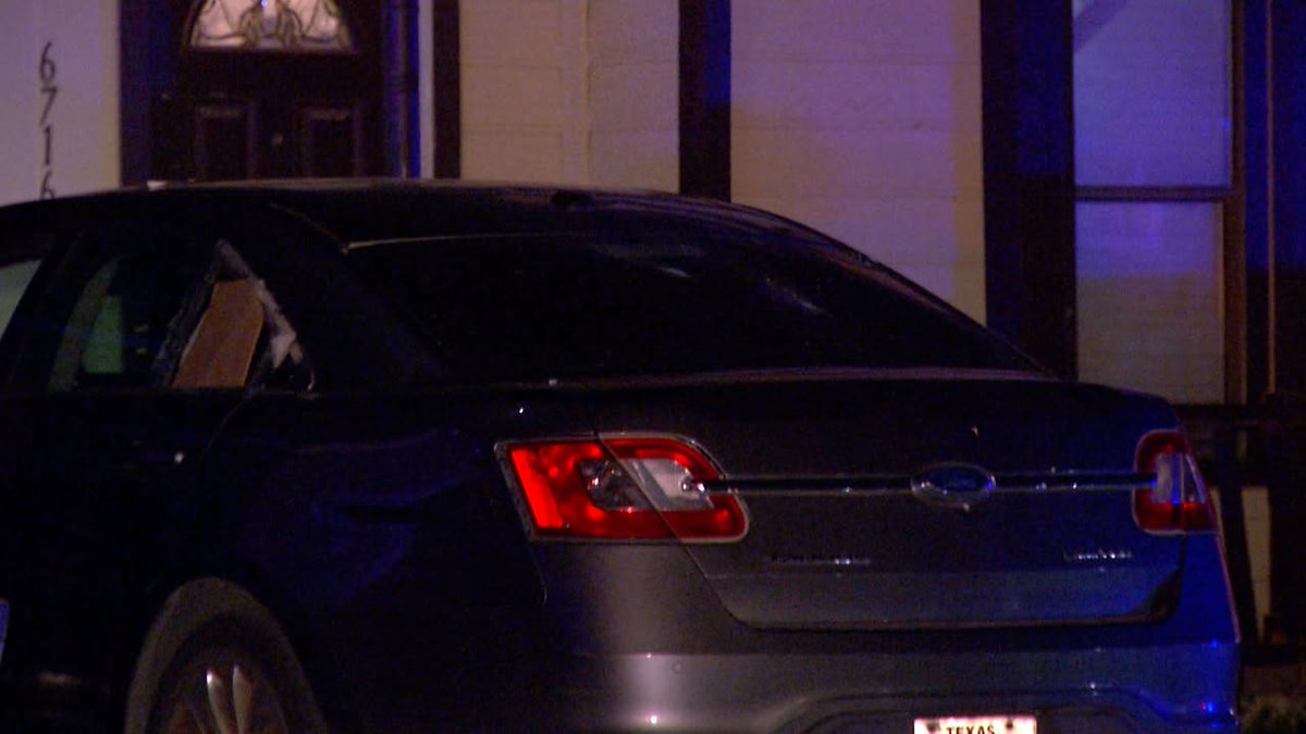 Woman shot and killed in her driveway on Northwest Side