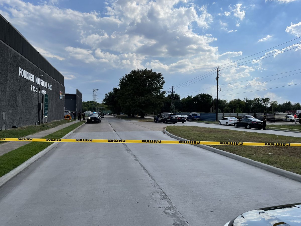 Southwest officers are at a shooting scene 13400 Fondren. Two adult male deceased at the scene. Possible suspect was located at 8000 Creekbend with a self inflicted gunshot wound. Detectives are coordinating with Sugar Land PD on a homicide investigation in their city