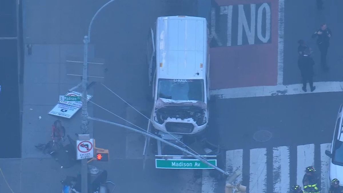 3 people injured in Midtown Manhattan crash involving U-Haul