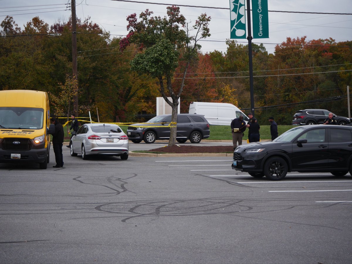 GREENBELT SHOOTING: Greenway Center Shopping Center, 7600 block of Greenbelt Road— 4pm-ish numerous shots were fired in the parking lot in front of the Safeway. No injuries reported as of now; shooter(s) is believed to be a juvenile. Greenbelt PD investigating…