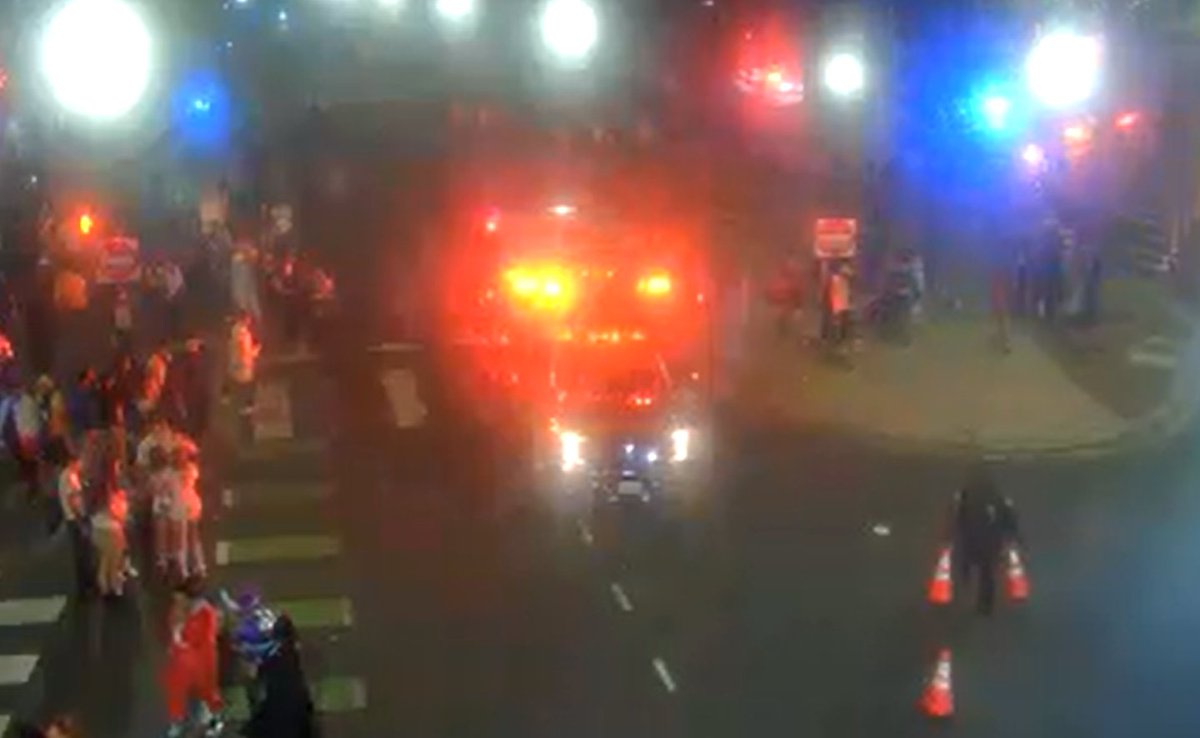 Police called for a man and woman fighting in the 3100 block of Clarendon Boulevard.  All seemed to calm down when police pulled up.