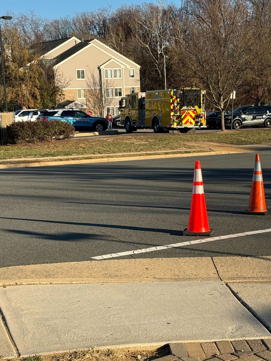 WOODBRIDGE BARRICADE: Call initiated at 9a, 1400 block of Ranger Lp, one party remains in the residence possibly armed with a knife. Incident is isolated to the apartment, no greater threat to surrounding community. Apartments in the building were evacuated as a precaution only