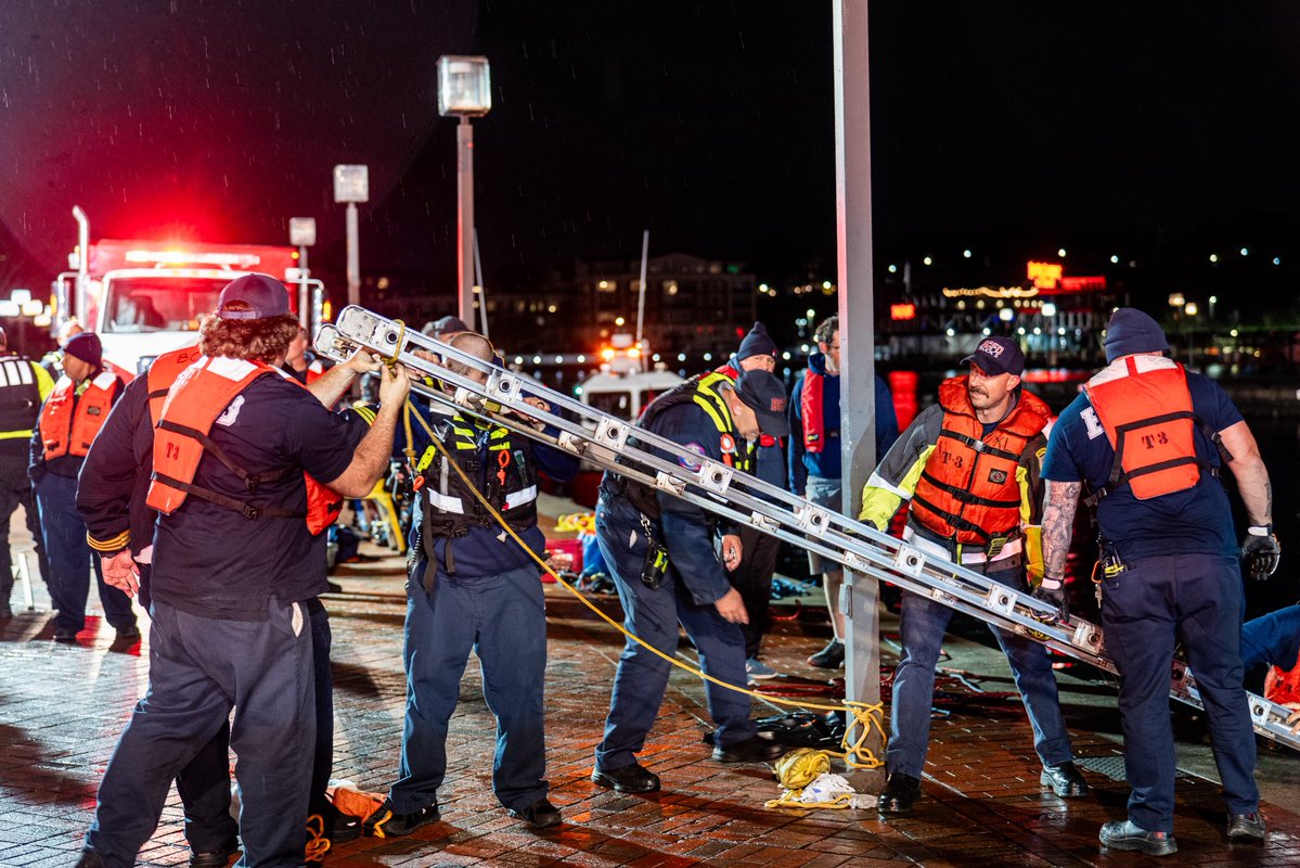 This evening, first responders from the Baltimore City Fire Department (BCFD) and Baltimore Police Department (BPD), and the Dive Team & Underwater Recovery Team responded to the 700 block of Eastern Avenue for a report of a vehicle in the harbor