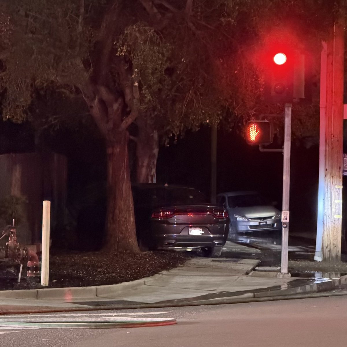 Officers are in the area of Old Almaden Road and Foxworthy Avenue for a report of a property damage solo vehicle collision. A gas leak was reported as a cause of the collision.  Road closures will be in place for both vehicles and pedestrians for a SJFD firefighters are responding to a gas leak at the intersection of Foxworthy Ave and Old Almaden Rd.