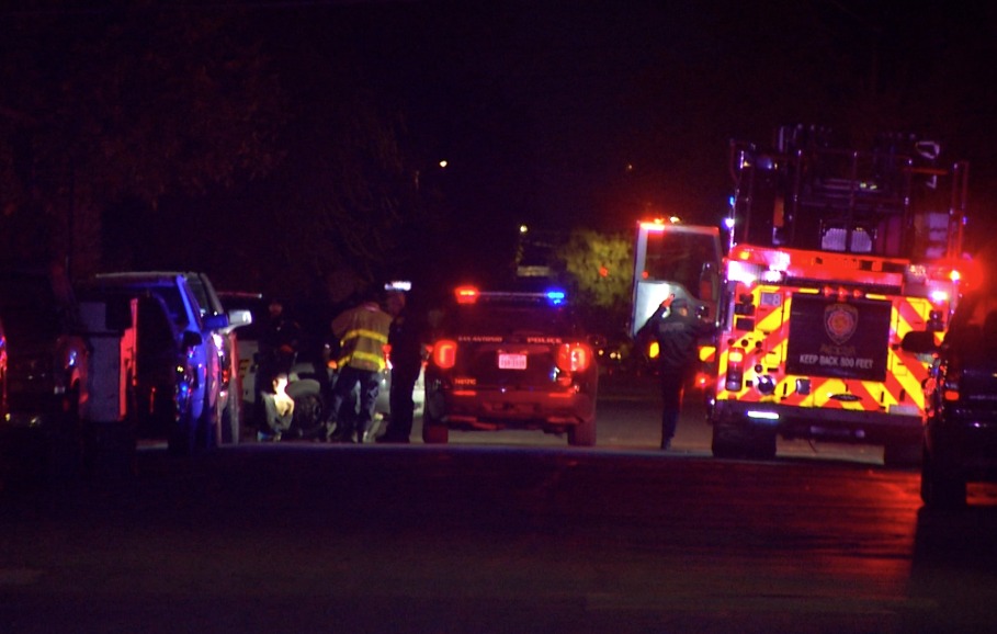 FAMILY FIGHT TURNS VIOLENT    man is hospitalized after police say he was stabbed by his brother on the West Side