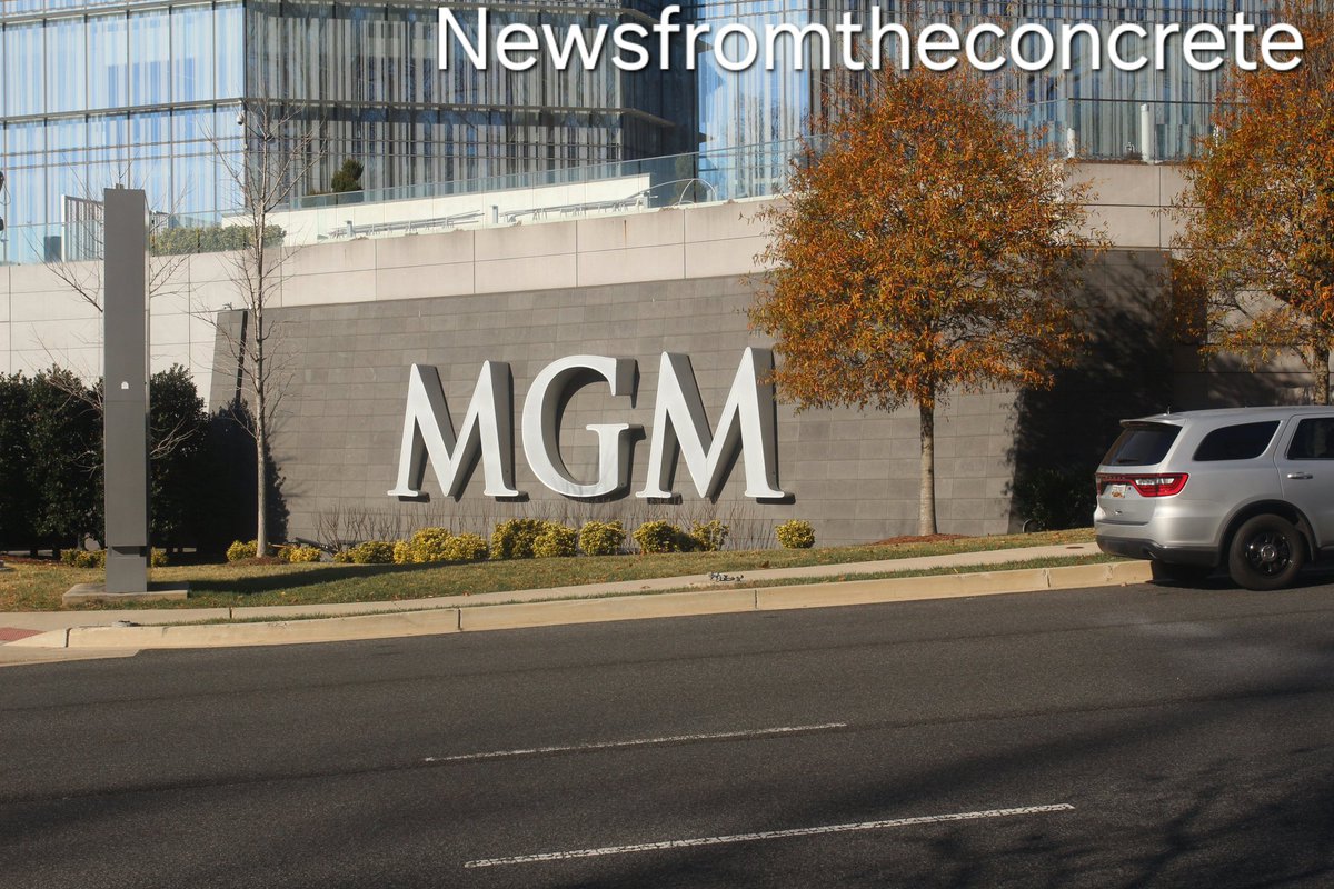 101 MGM National Ave. National Harbor, MD. @PGPDNews on scene investigating a shooting with an adult male pronounced dead on scene from gunshot wound injuries.