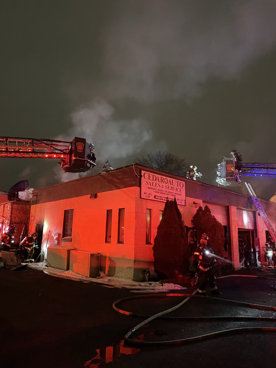 Recall is in 275 Spring st. Fire has been extinguished there are no reported injuries. Springfield Arson and Bomb Squad is investigating