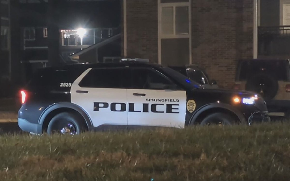 Police investigate shooting at Springfield apartment complex: