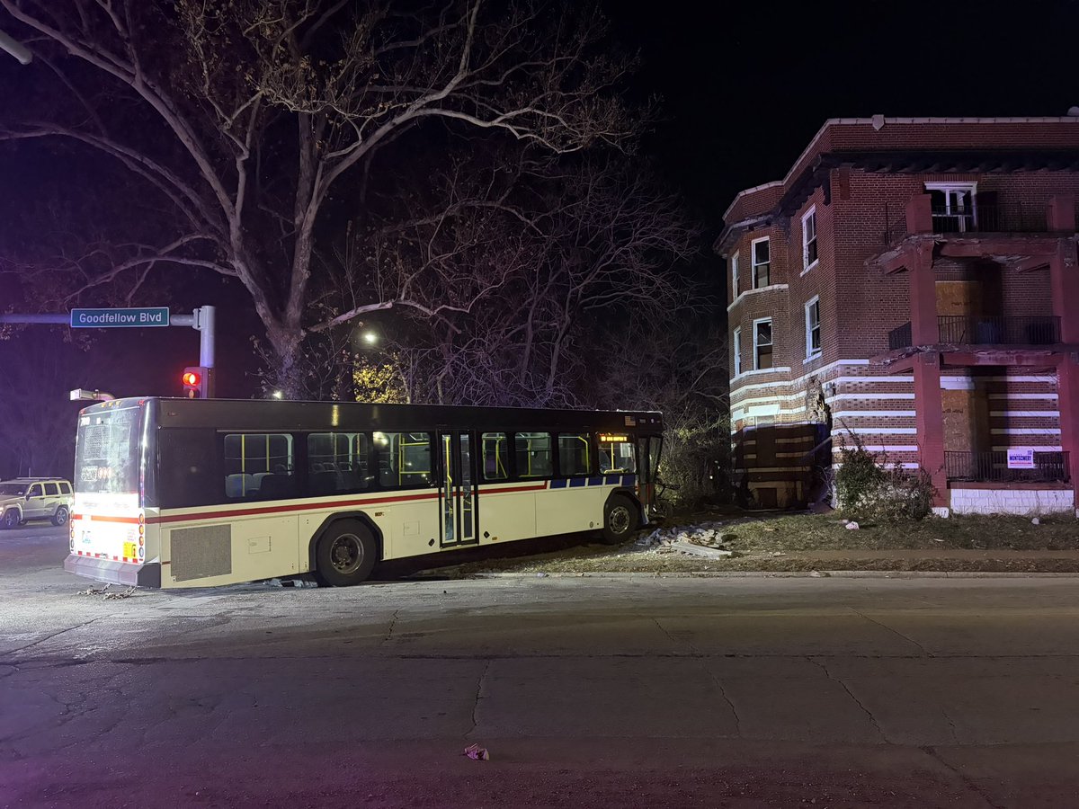 Scene of a metro bus crashing in to a building tonight at Page and Goodfellow. Police have confirmed 5 were taken to the hospital with non-life threatening injuries including the driver.