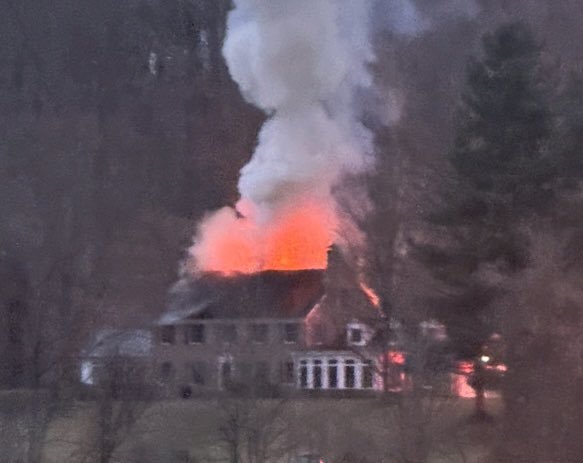 Firefighters from @BaltCoFire & @BaltCoVolFire are fighting a house fire in the Tufton area of Baltimore County. Tufton Avenue is blocked between Falls Road & Dover Road