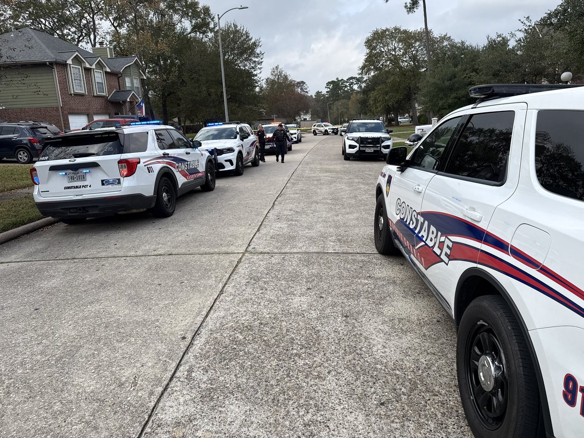 Heavy police presence in the 22000 block of Willow Branch. Constable Deputies are investigating a shooting at the location. A female victim has been confirmed deceased by EMS.Prayers for all involved. Investigation on scene continues