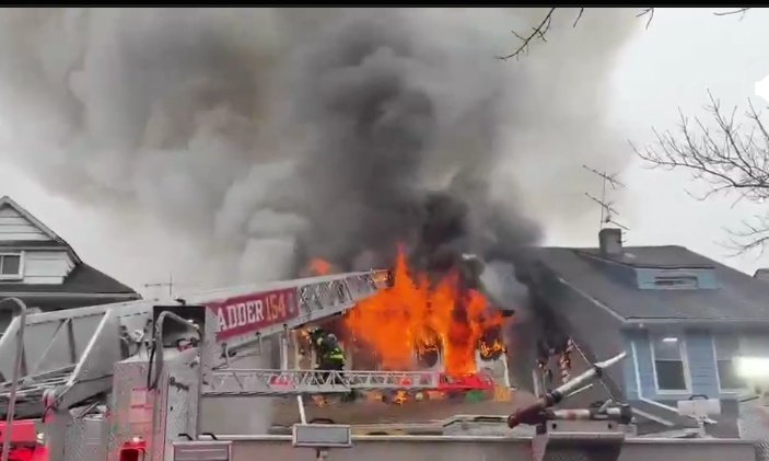 Queens *2ND ALARM* Box 7840 40-33 Gleane St off Roosevelt Ave. ElmhurstFIRE IN A PRIVATE DWELLING, 1ST & 2ND FLOORS EXTENDED TO EXPOSURE