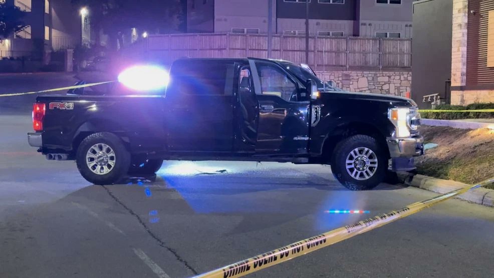 Man shot and killed in West Side bar fight that spilled into parking lot