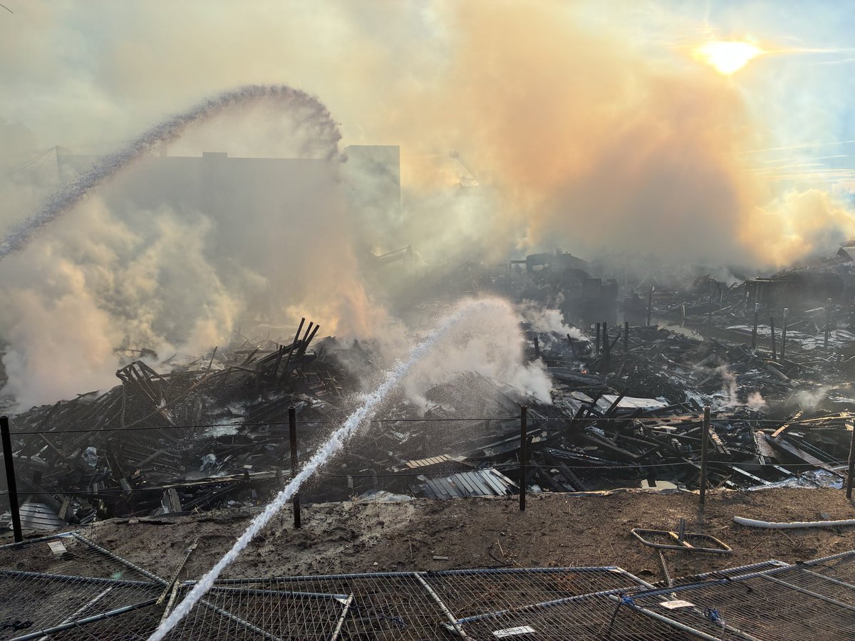 DFD responded to a 5-alarm fire last night at an apartment complex under construction. 156 firefighters battled heavy fire conditions. Cause under investigation. We greatly appreciate the support from South Metro Fire Rescue, Aurora Fire Rescue, and the Denver PD