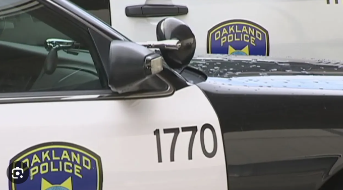 3 killed in shooting near 85th & International before dawn, per @oaklandpoa, bringing to 5 number of homicides under investigation