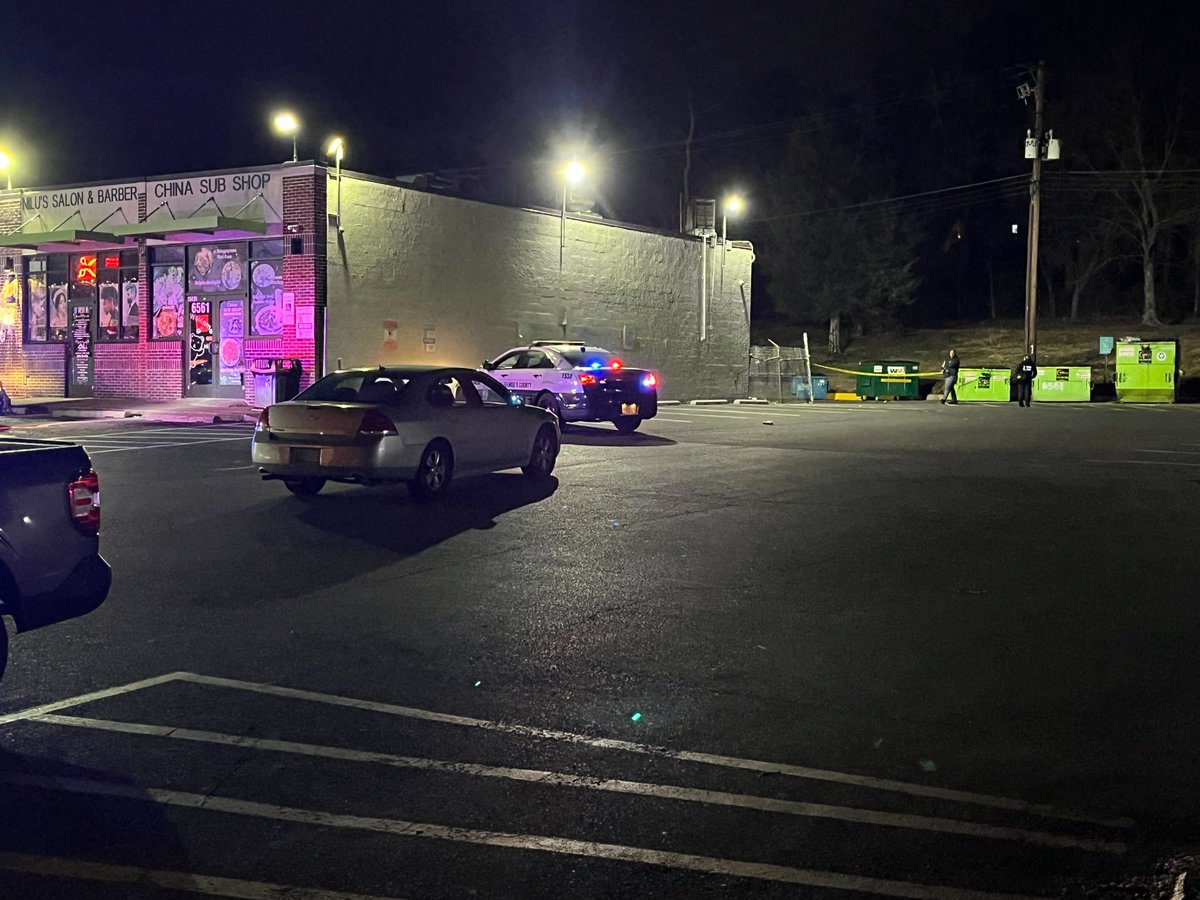 Man shot on the 6500 block of Ager Rd in Hyattsville, MD at 9:05pm. He was transported to the hospital in stable condition.