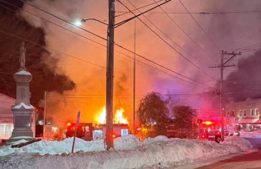 2nd Alarm Fire at Popular  Thomaston Restaurant  4 Park St at Patti's Place Restaurant  Main body of fire is knocked down.