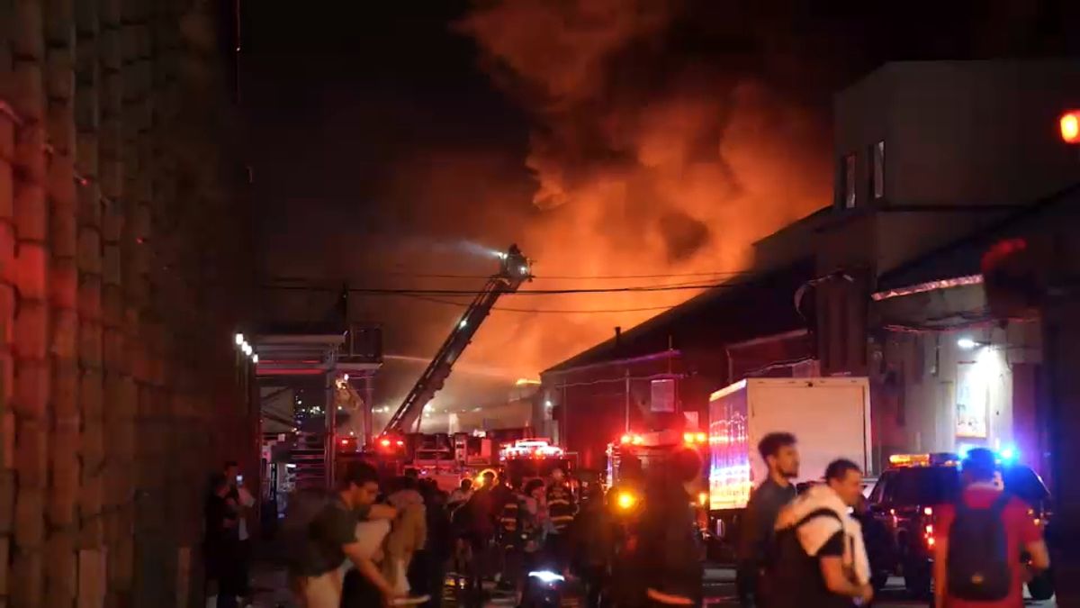 2 firefighters injured as massive fire tears through 3 factories in Sunset Park, Brooklyn