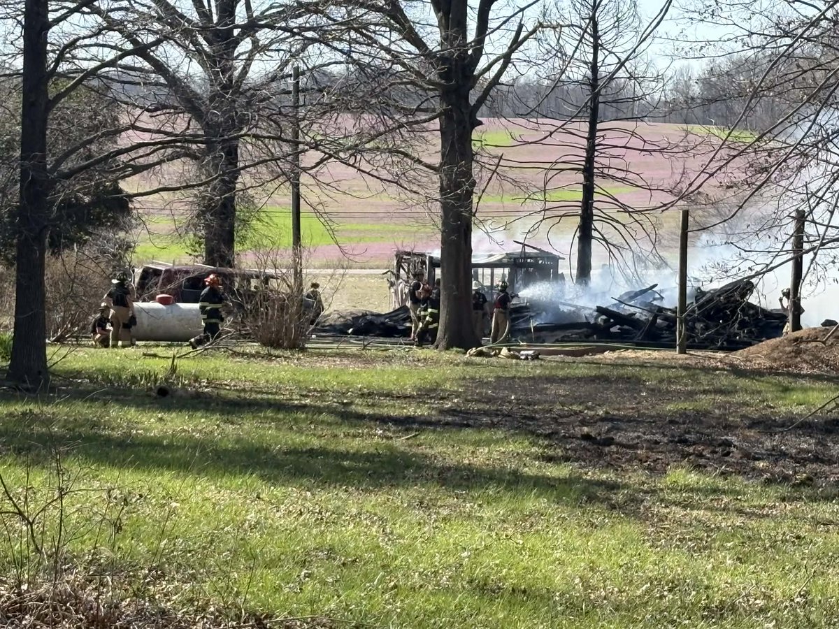 Fire crews responding to barn fire in Posey County