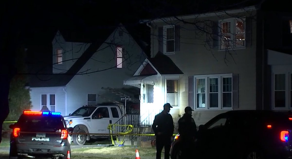 Man shoots and kills his girlfriend, their 4-year-old daughter, and a 12-year-old girl before killing himself at Plainville, Connecticut home -