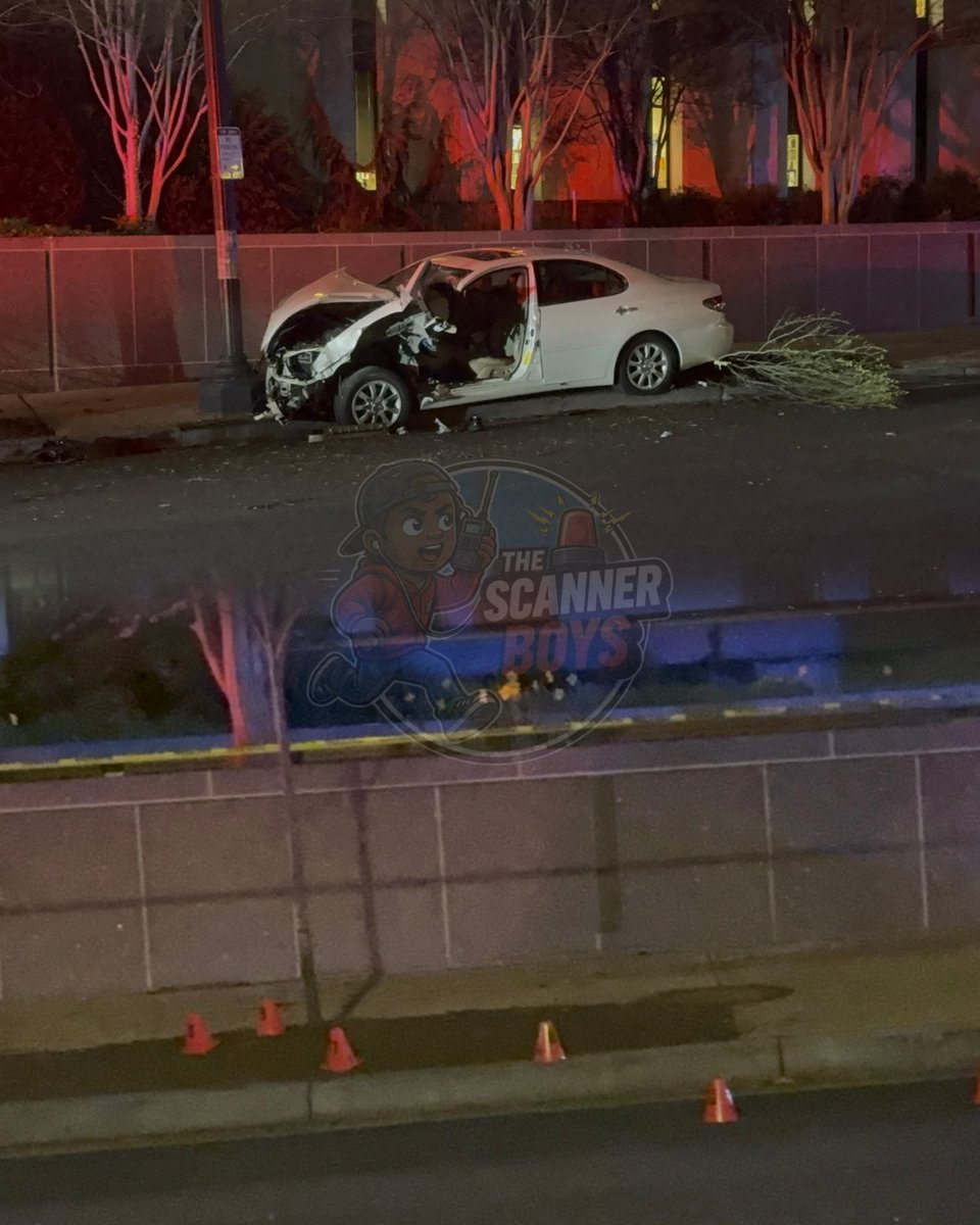 Emergency crews responded to a serious crash with entrapment in the area of 2nd Street & C Street S.E.According to initial reports, a single vehicle struck a pole, causing significant