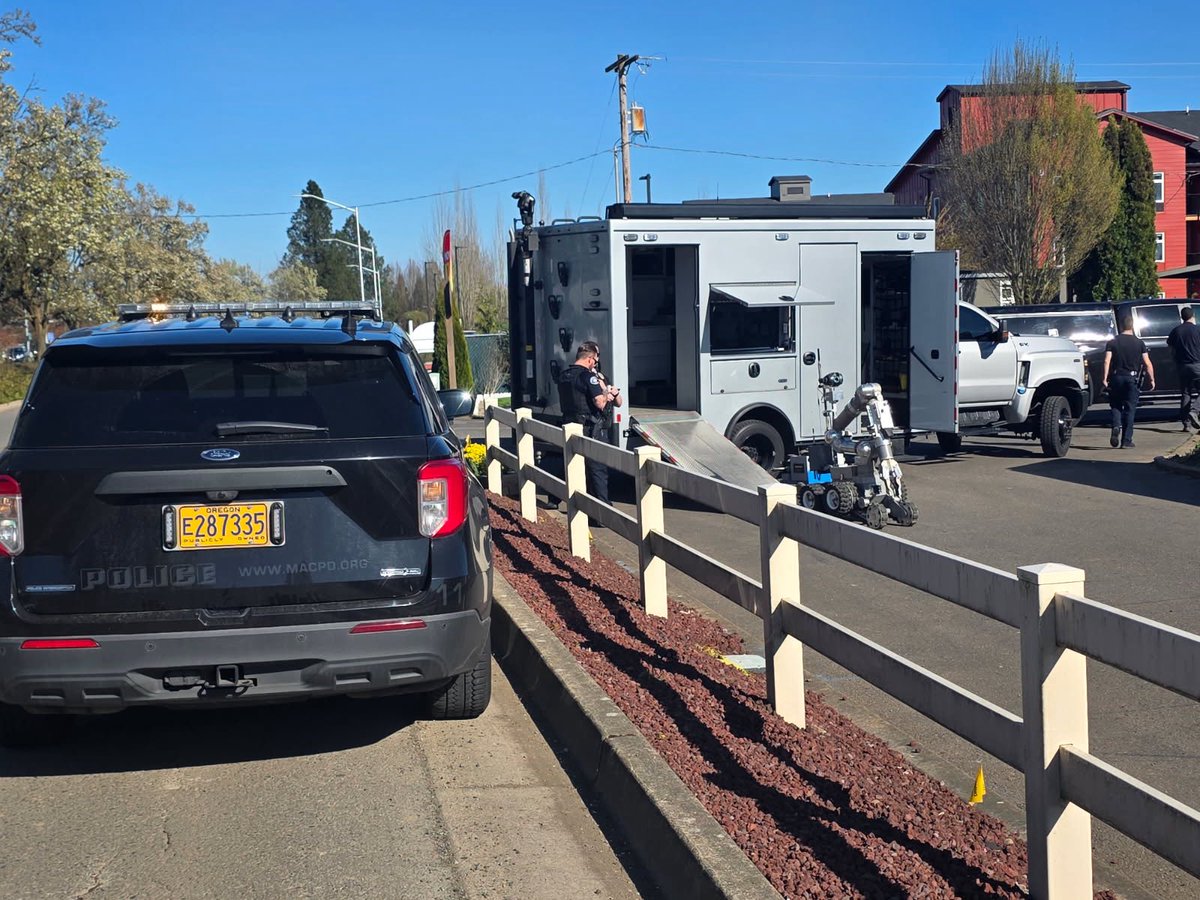 Police allegedly find pipe bombs, explosive materials at McMinnville mobile home