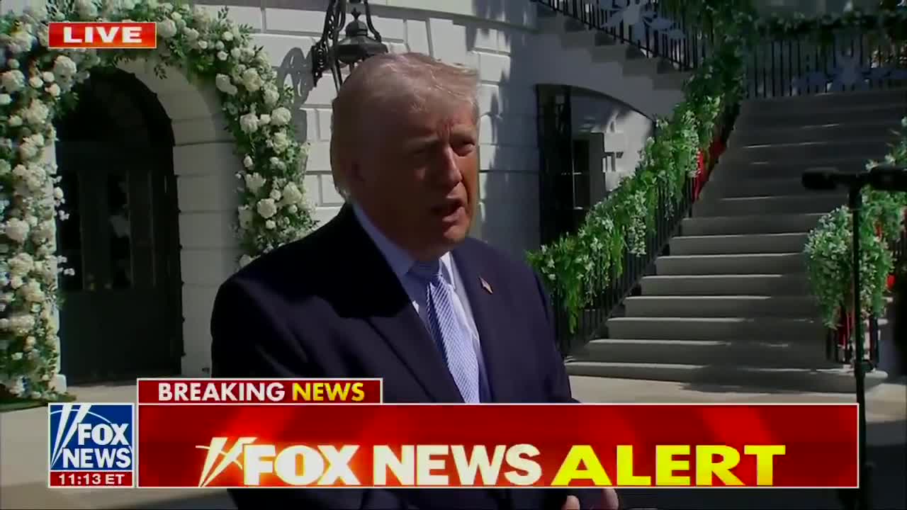 Trump: „Wir vernichten ihr Land, und sie wollen einfach nicht kapitulieren. Aber sie werden es tun. Und wenn nicht, werden sie keine Brücken, keine Kraftwerke, gar nichts mehr haben. Ich will nicht weiter darauf eingehen, denn es gibt Schlimmeres, und wir könnten – nun, wenn ich die Wahl hätte, was würde ich tun Das Öl nehmen. Leider würden die Amerikaner uns gerne wieder zu Hause sehen.