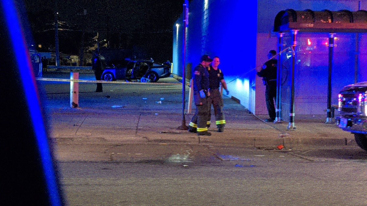 1200 block of W 87th St (Auburn Gresham) A male victim was seated inside his vehicle when two unidentified male offenders exited a gray SUV and opened fire before fleeing.