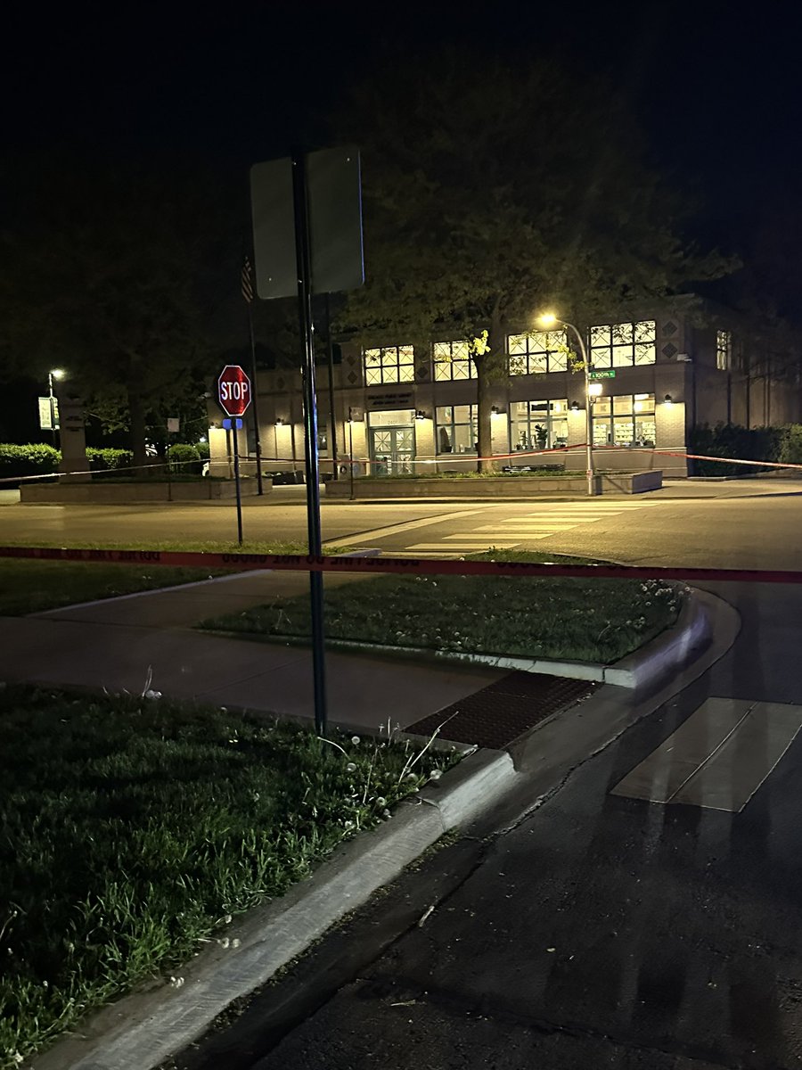 100th & Oglesby TEEN SHOT Chicago Police are investigating a shooting that left a teenage boy wounded in Jeffery Manor tonight.
