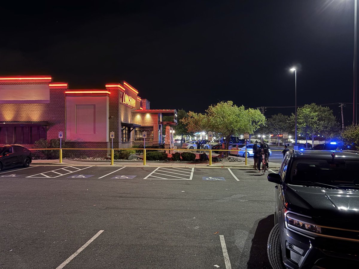 3 people shot and 2 people stabbed near LongHorn Steakhouse on the 13600 block of Baltimore Ave in Laurel. Police say 2 men and 1 woman were shot; 2 victims are in critical condition and 1 person has serious but non-life-threatening injuries.