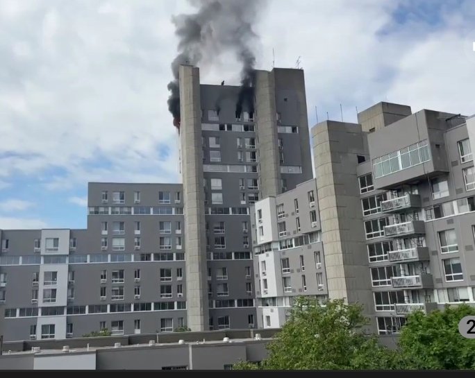 Queens *2ND ALARM/10-77* Box 0945 540 Main St. Roosevelt Island FIRE 19TH FLOOR 19 STORY 100X300