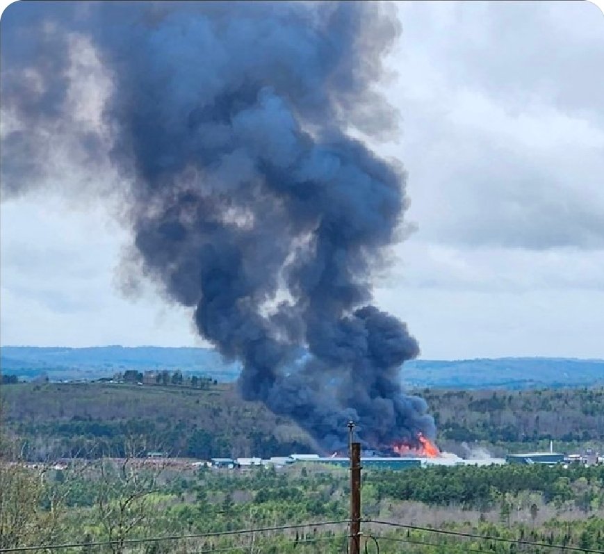Searsmont Maine WaldoCounty A Mass Casualty Incident is 506 Main St Explosion at a lumber mill involving multiple buildings and a 3OK gallon fuel tank involved. Firefighters down & apparatus is severely damaged