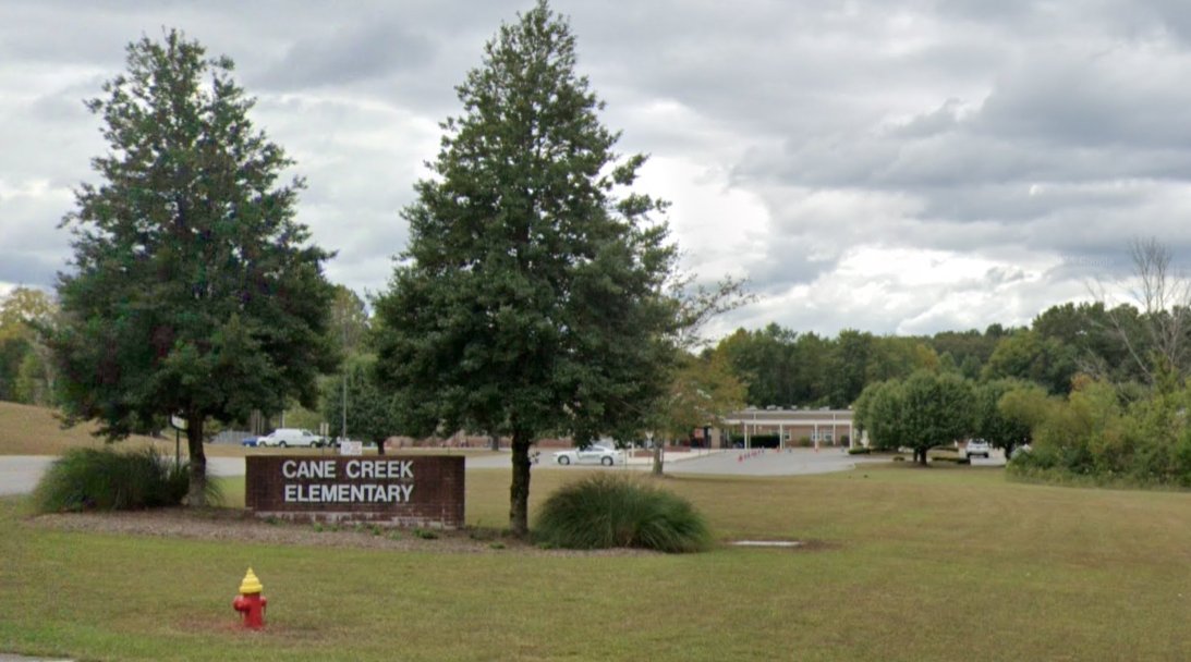 Putnam County elementary school placed on lockdown amid bomb threat.