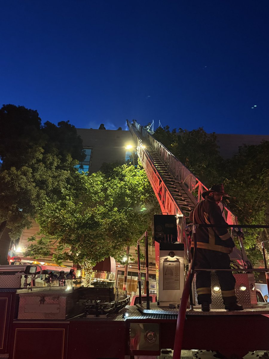 San Francisco Fire responded to reports of a structure fire on the roof of a building in the 400 block of Green Street. Multiple 911 calls alerted them to the situation. Firefighters arrived quickly and initiated an aggressive