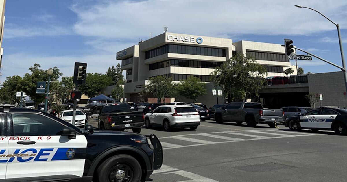 Hostages released, suspect dead after standoff in Bakersfield office building