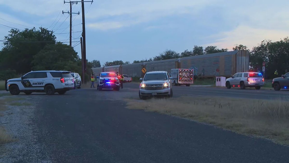 1 dead, 2 hurt after vehicle-train crash in Southwest Bexar County