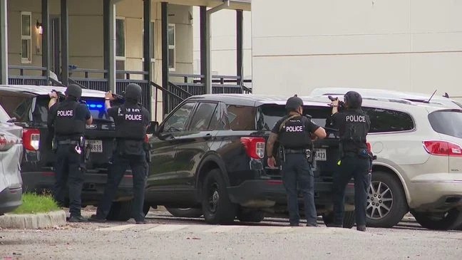 Fatal stabbing leads to morning standoff, multiple people in custody on Northwest Side