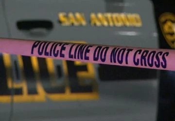 17-year-old dies after being found shot in Far North Side neighborhood