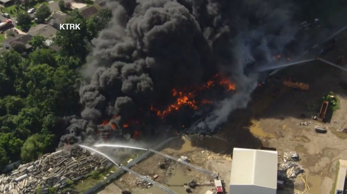Large trash fire erupts at Houston recycling facility; no injuries reported