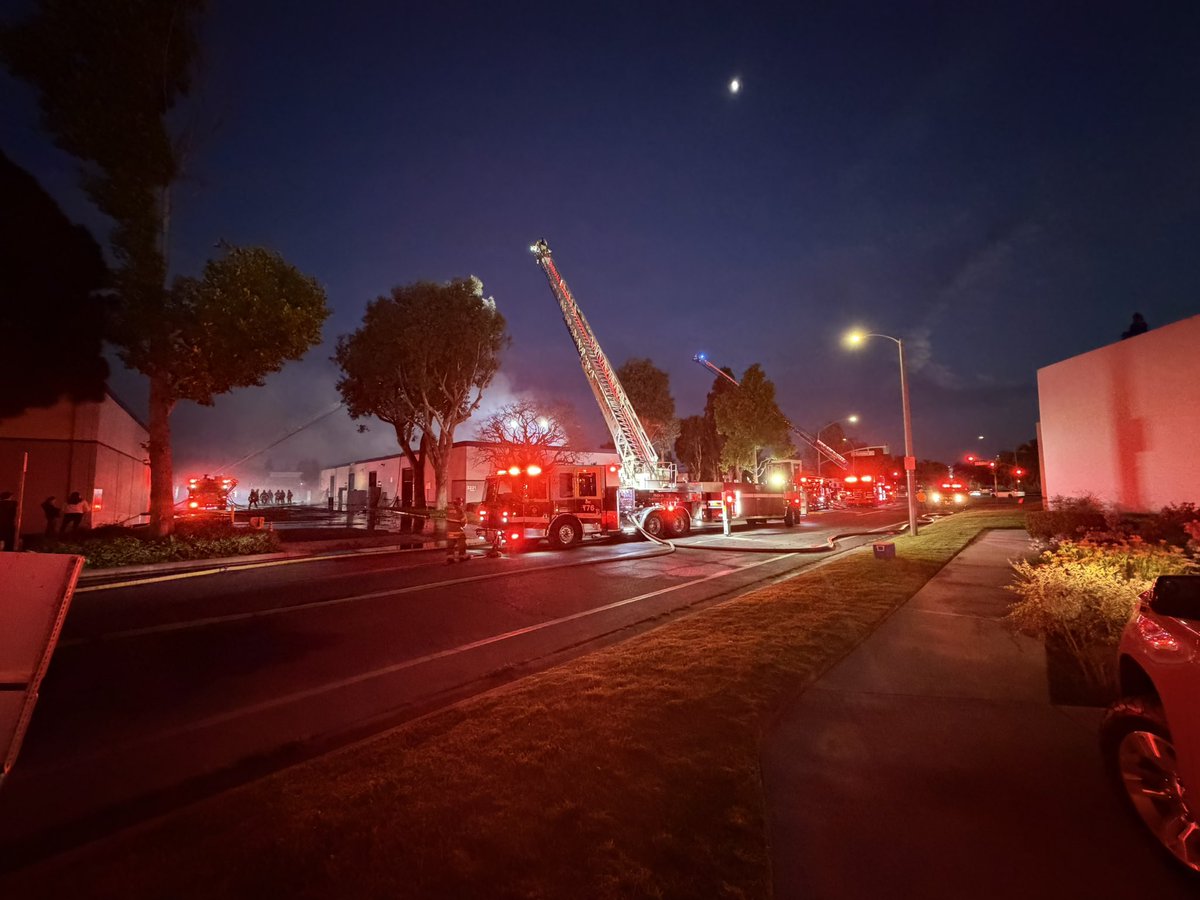 SantaAna / California 3rd alarm commercial fire in Santa Ana has been knocked downCrews have knocked down the bulk of the fire and will remain on scene overnight extinguishing hot spots