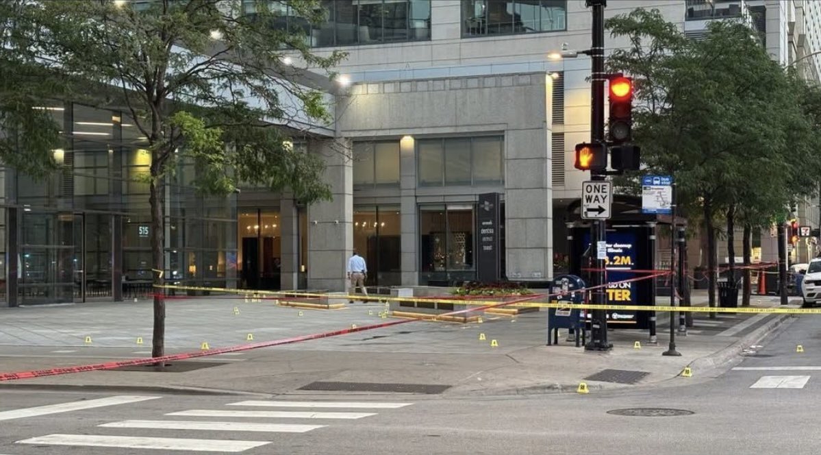 State & Illinois 2 PPL SHOT, 1 KILLED Chicago Police are investigating a double shooting that left a man dead Downtown overnight. The shooting occurred around 3:20am, officers responded to calls of shots fired and 2 ppl shot.
