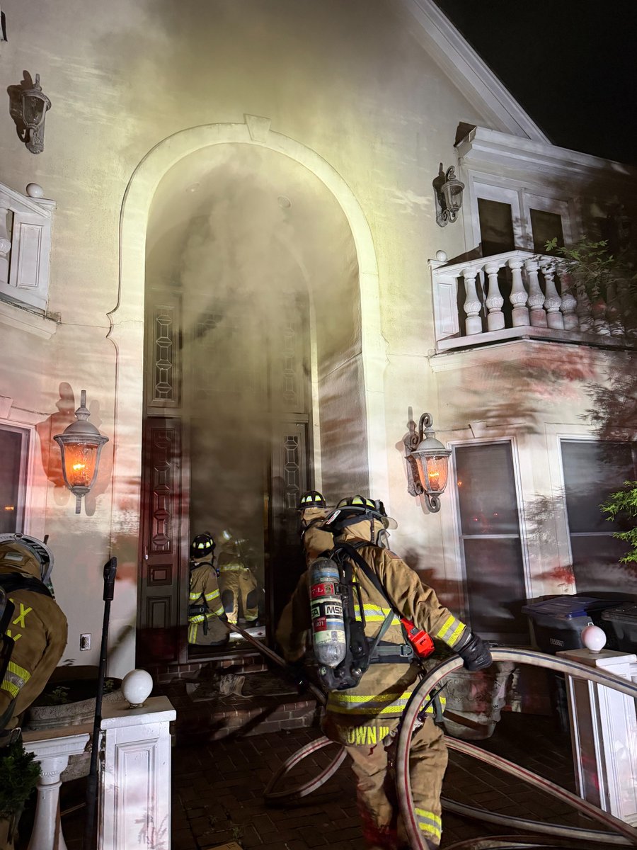 FairfaxBravest are on scene of a house fire in the 6500 block of Burke Woods Dr in the Fairfax area. Crews arrived with fire showing and made an interior attack on a working kitchen fire. The sole occupant was out when crews arrived. No civilian or firefighter injuries