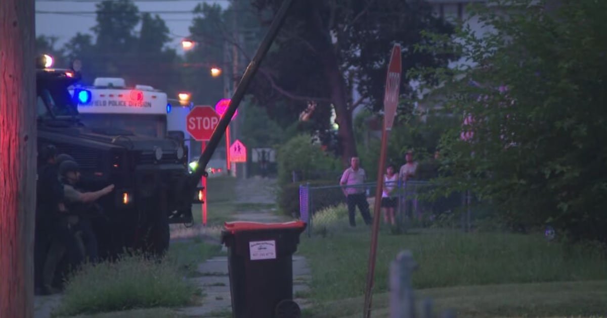 Barricaded person surrenders peacefully after Springfield standoff