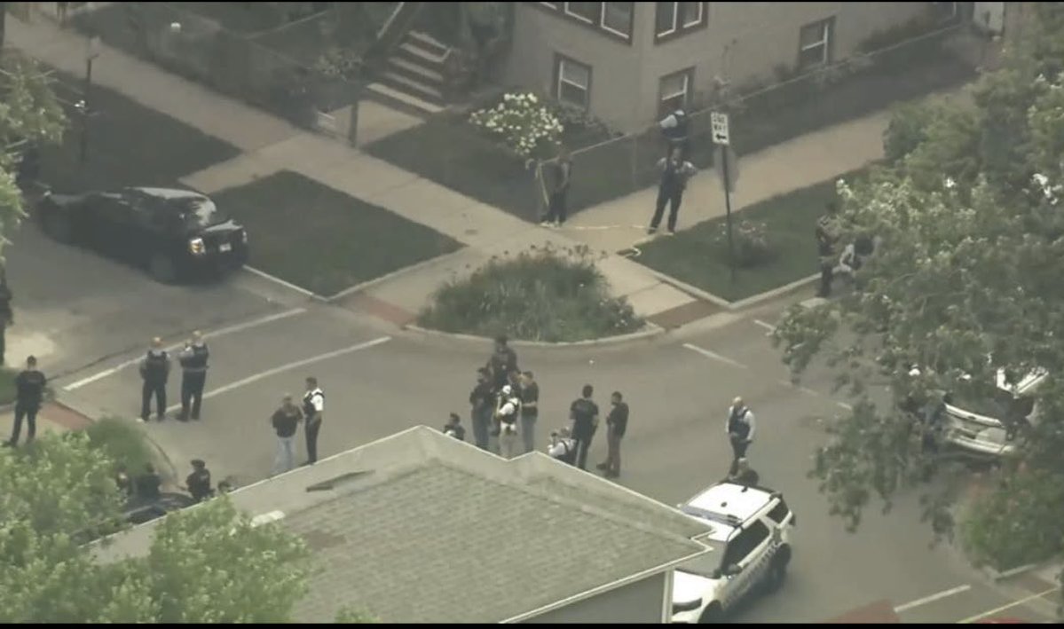 Springfield & Leland OFFICER SHOT  CPD SWAT OFFICER SHOTMULTIPLE PPL SHOT A CPD S.W.A.T. officer was shot during a S.W.A.T investigation in Albany Park this afternoon. A 10-1 emergency callout was given and an EMS PLAN 1 was in place for multiple gunshot