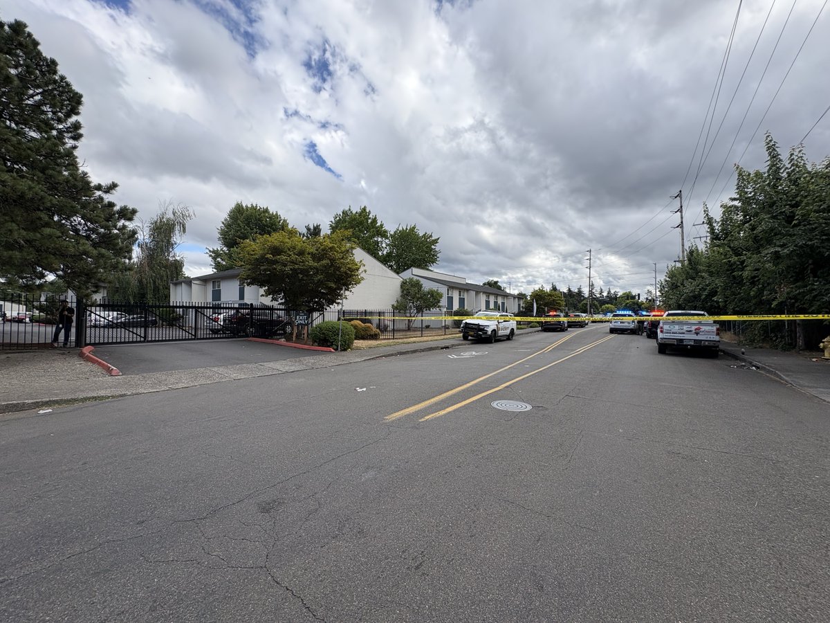 17-year-old hospitalized, 19-year-old arrested after shooting at Gresham apartments