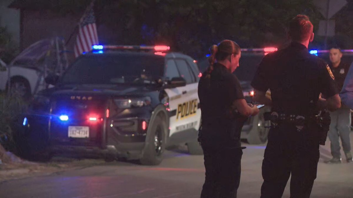 Police are investigating after a man was found with a gunshot wound to the head just west of downtown.    police were called to the scene of a reported shooting in Progress near the corner of West Poplar Street and NW 26th Street