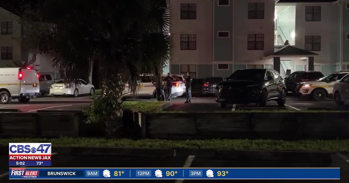 Man in critical condition after shooting at Southside Jacksonville apartment complex