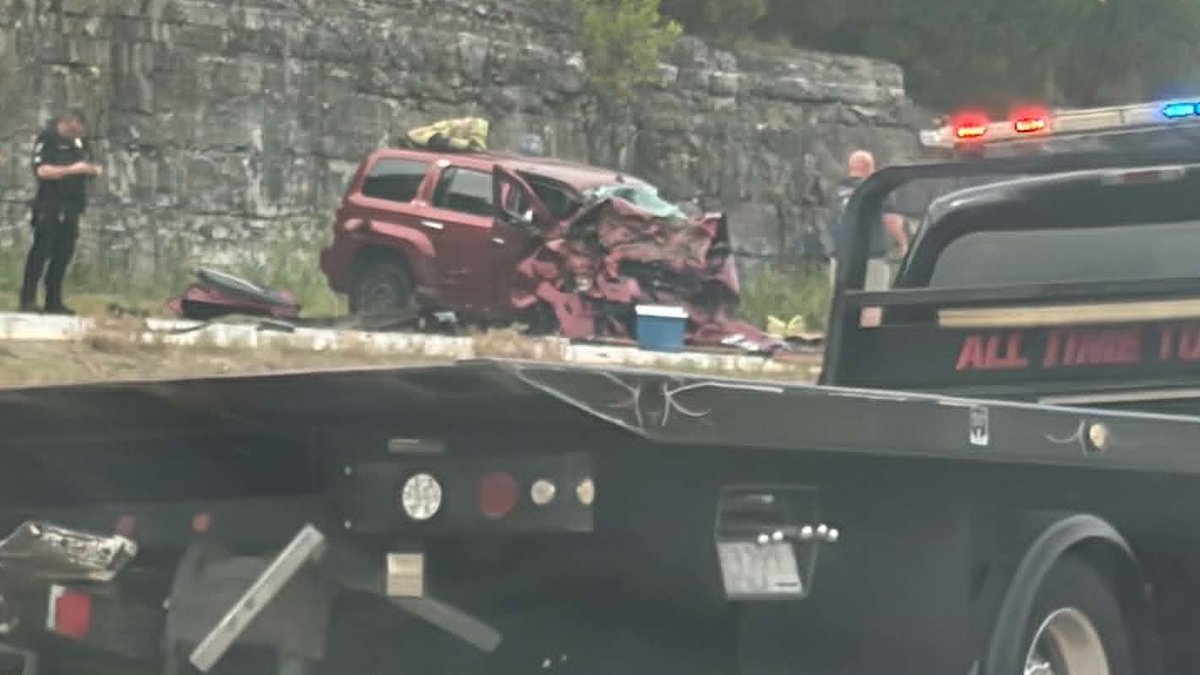 1 dead, 4 injured after wrong-way crash in Hollister, Mo